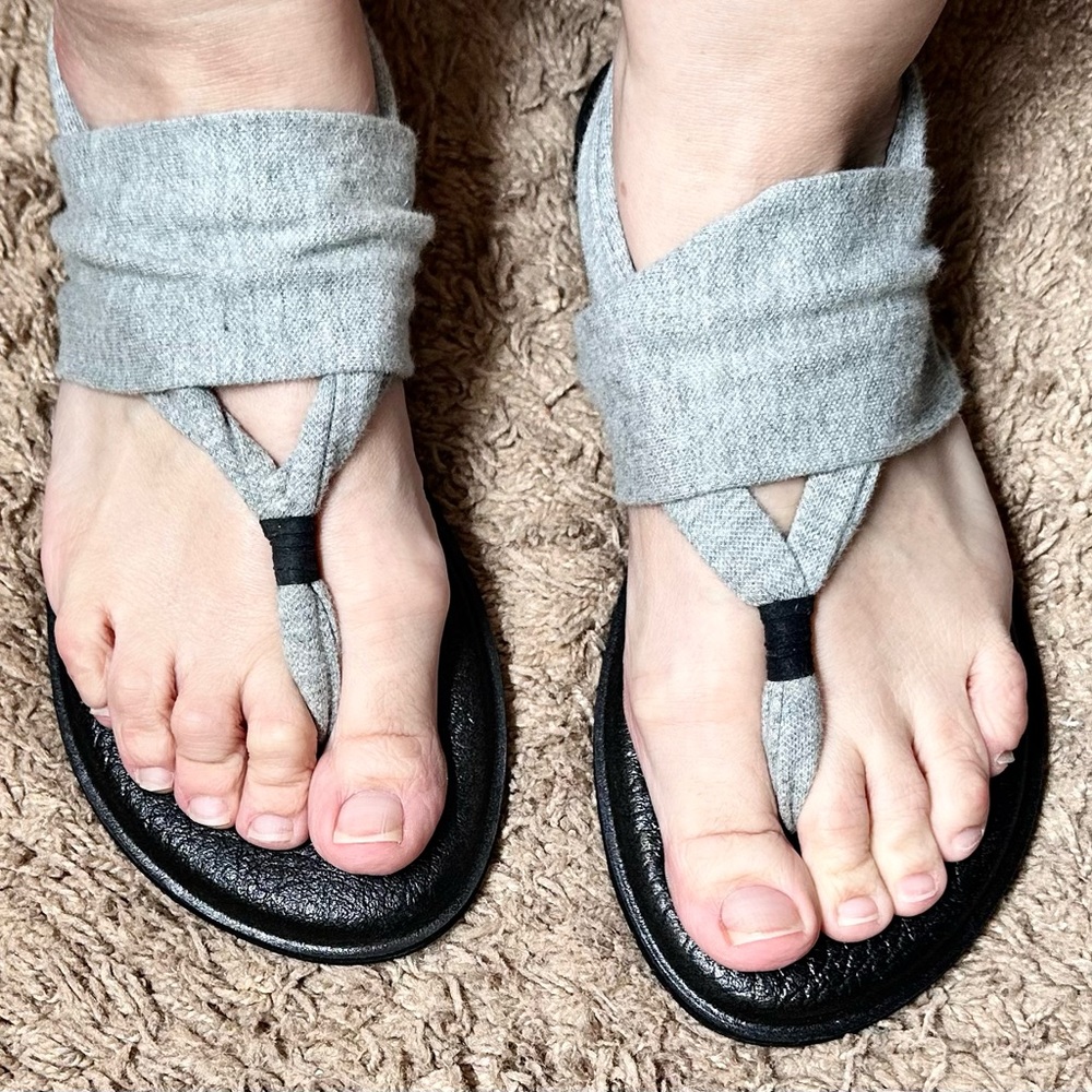 Sanuk Womens Size 7 Gray Yoga Sling 2 Strap Back Flip Flops